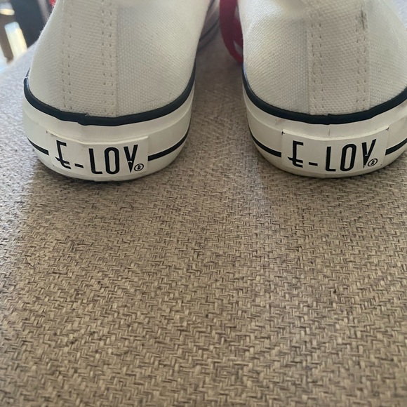 Gym shoes - Picture 2 of 3